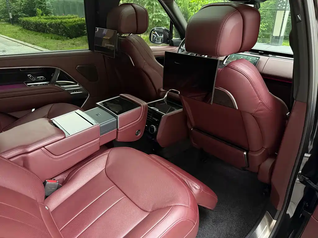 Land Rover Range Rover 2023 — фото 10