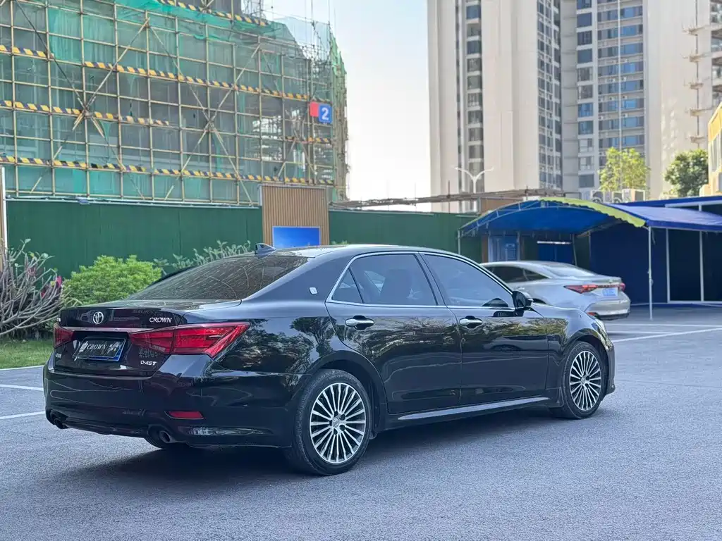 Toyota Crown 2016 — фото 9