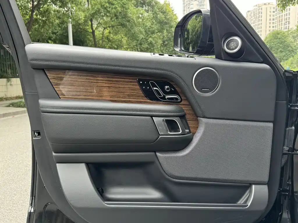 Land Rover Range Rover 2018 — фото 13