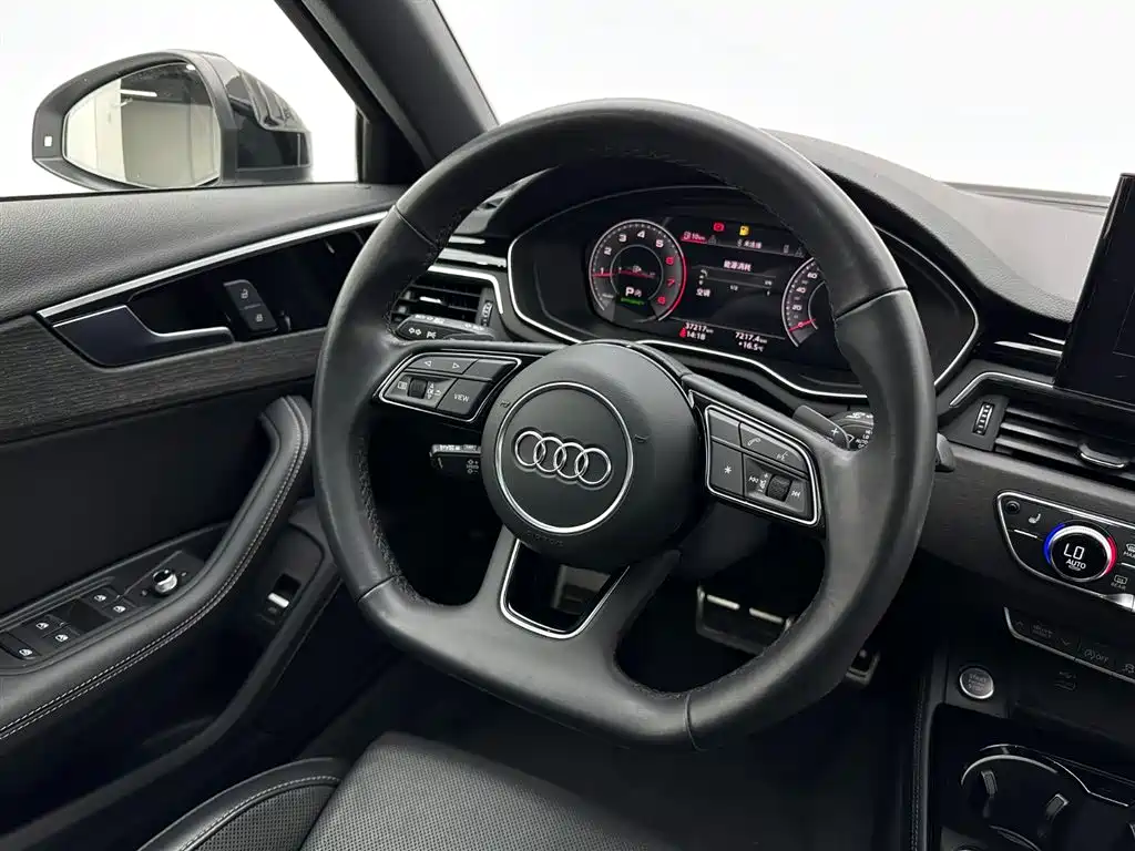 Audi A4L 2024 — фото 10