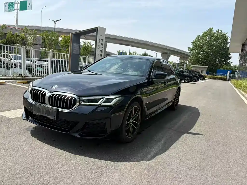 BMW 5 Series 2023 — фото 1