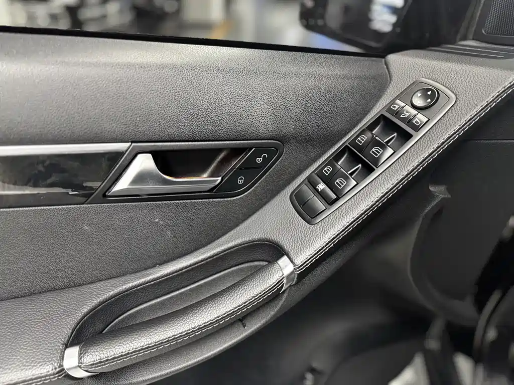 Mercedes-Benz R-Class 2017 — фото 9