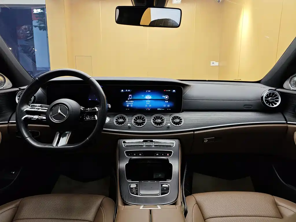 Mercedes-Benz E-Class 2023 — фото 20
