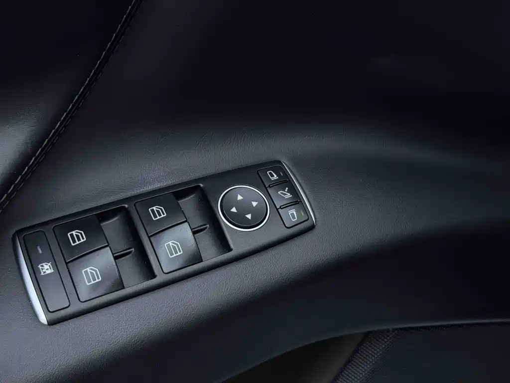 Tesla Model X 2016 — фото 10
