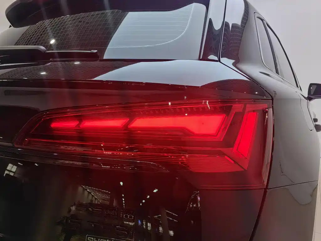 Audi Q5L 2024 — фото 17