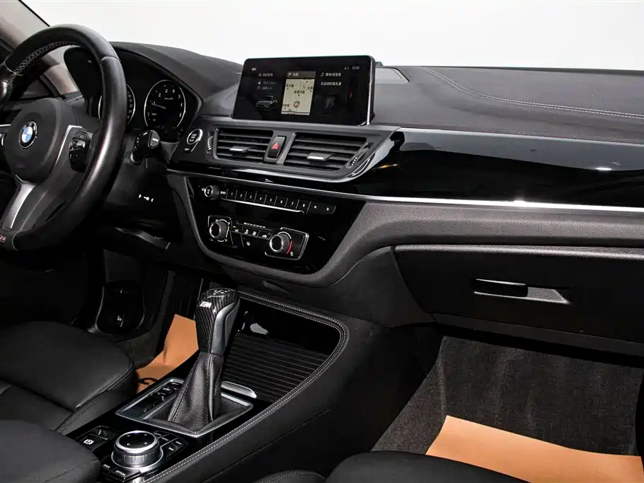 BMW 1 Series 2019 — фото 22