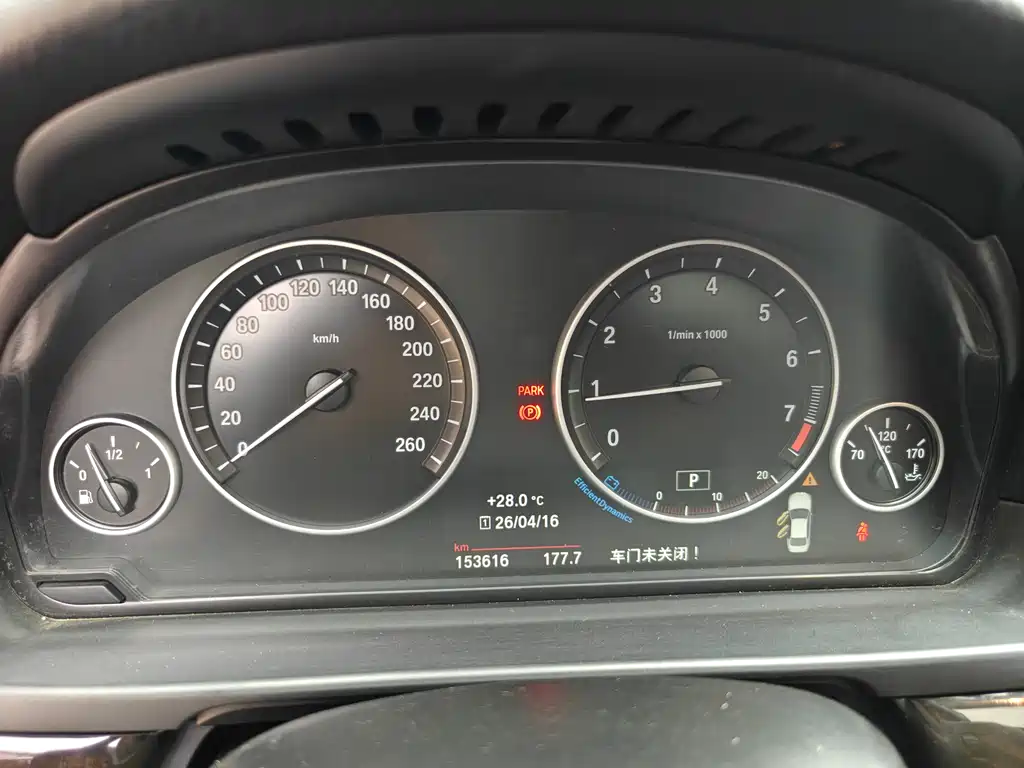 BMW 5 Series 2015 — фото 12