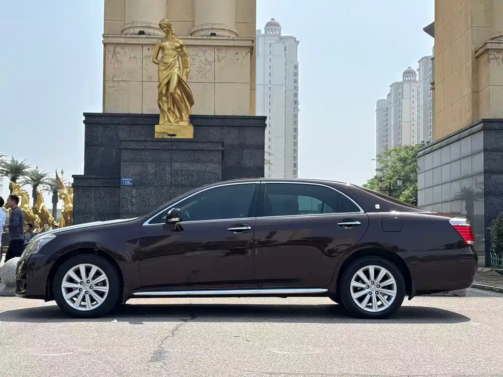 Toyota Crown 2013 — фото 2