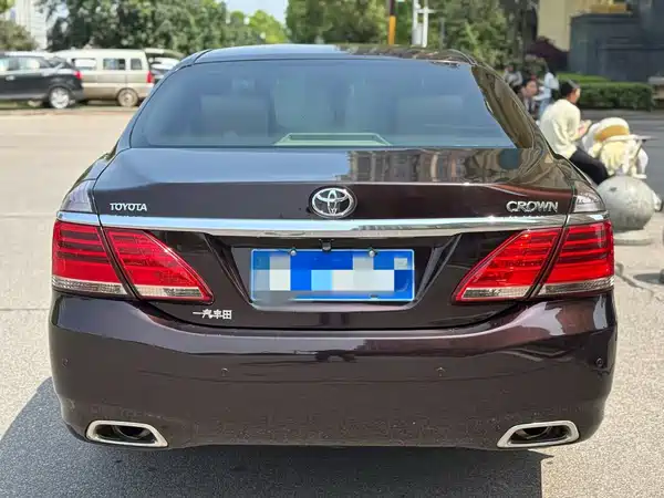 Toyota Crown 2012
