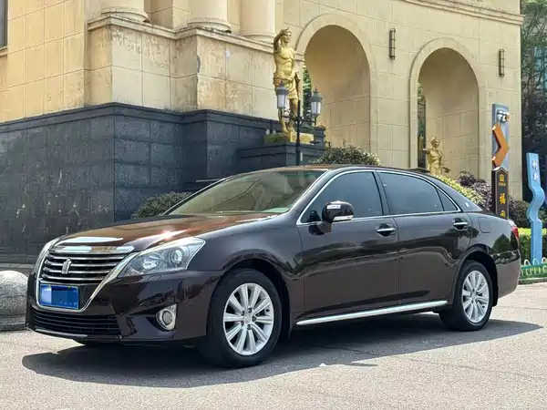 Toyota Crown 2012