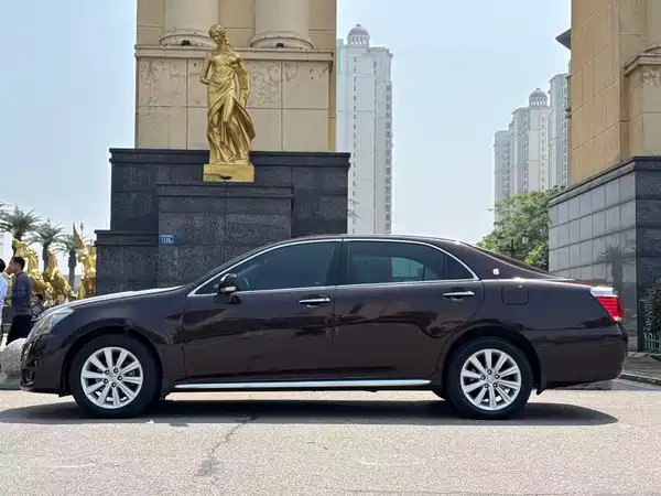 Toyota Crown 2012