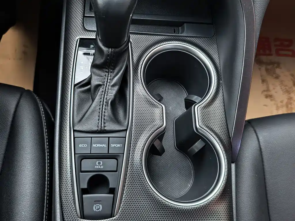 Toyota Camry 2022 — фото 17
