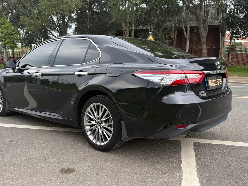 Toyota Camry 2019 — фото 5