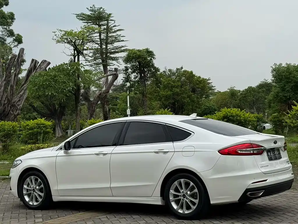 Ford Mondeo 2020 — фото 6