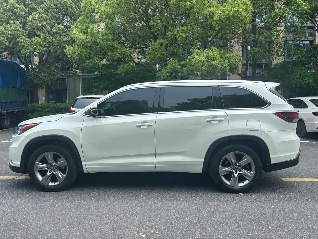 Toyota Highlander 2017 — фото 9