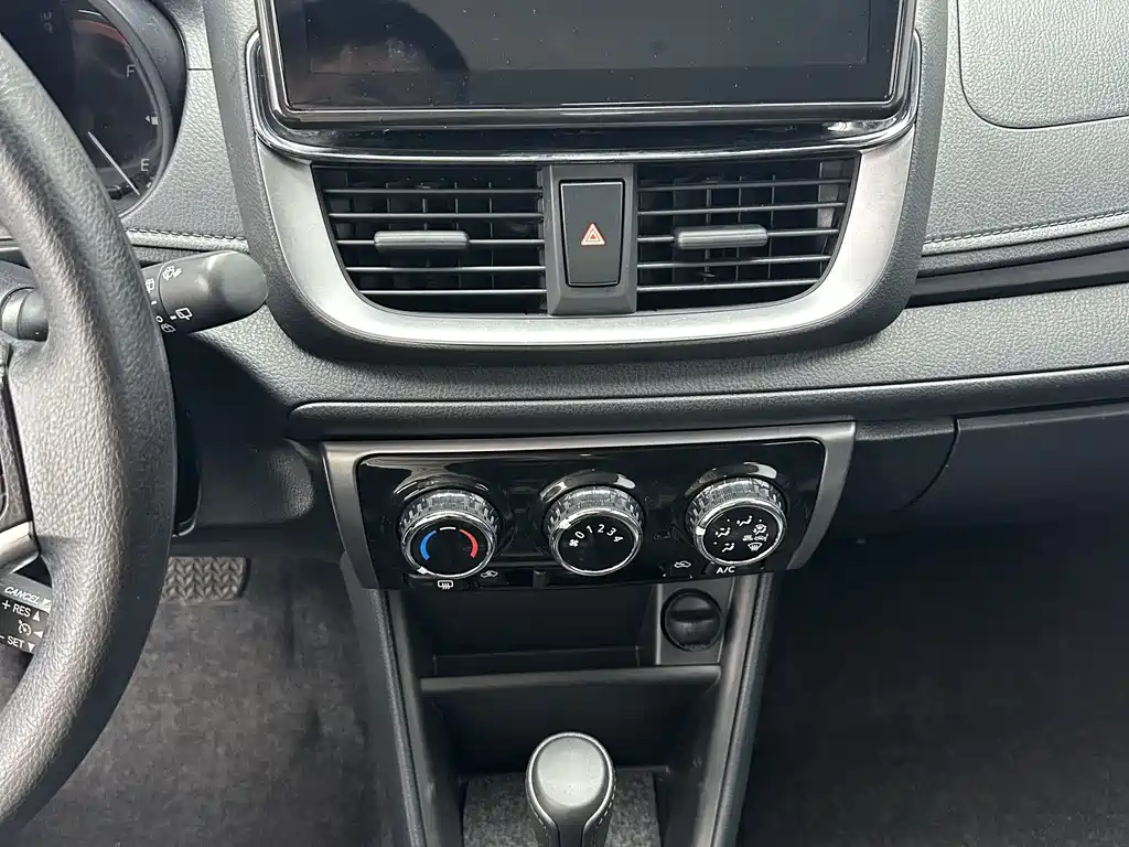 Toyota Yaris L 2022 — фото 14