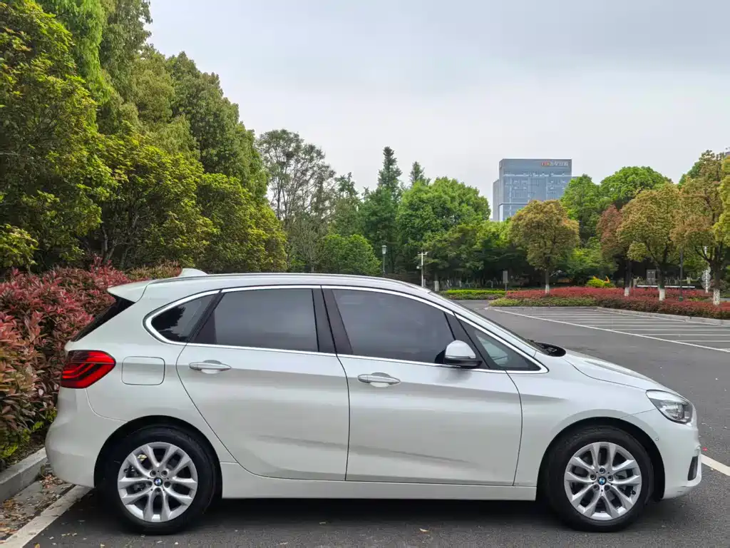 BMW 2 Series Active Tourer 2018 — фото 7