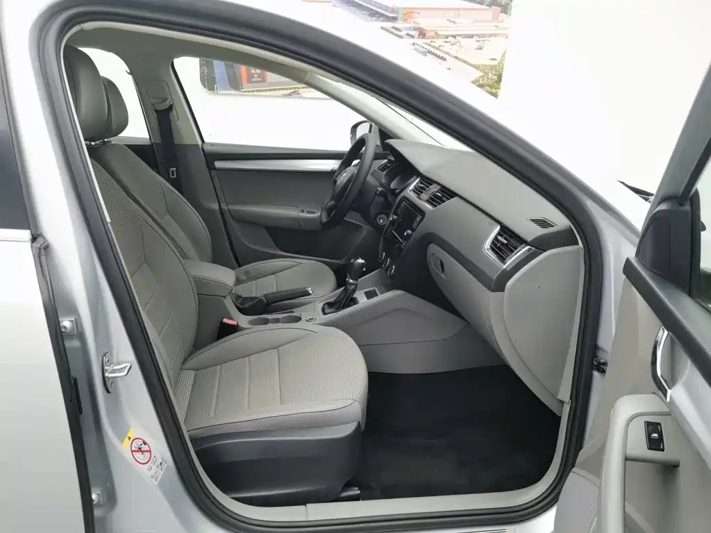 Skoda Octavia 2015 — фото 23