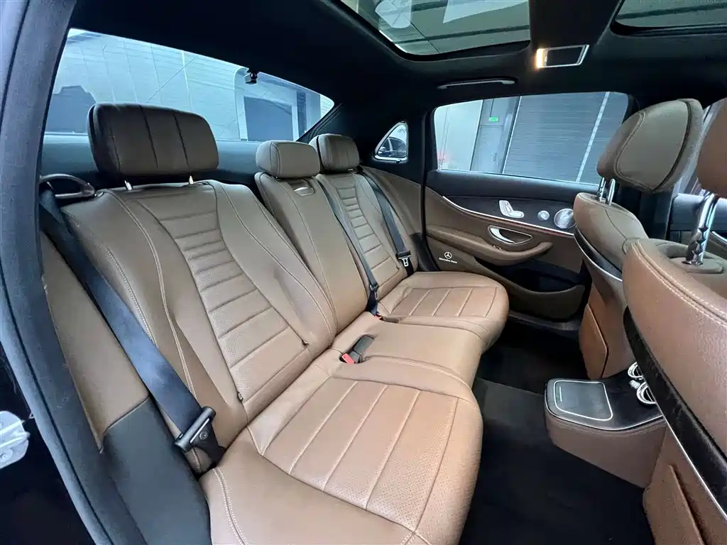 Mercedes-Benz E-Class 2020 — фото 18