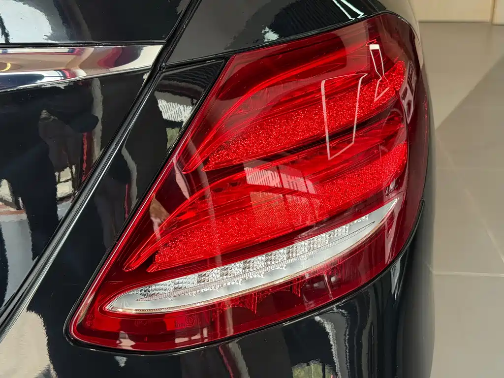 Mercedes-Benz E-Class 2018 — фото 14