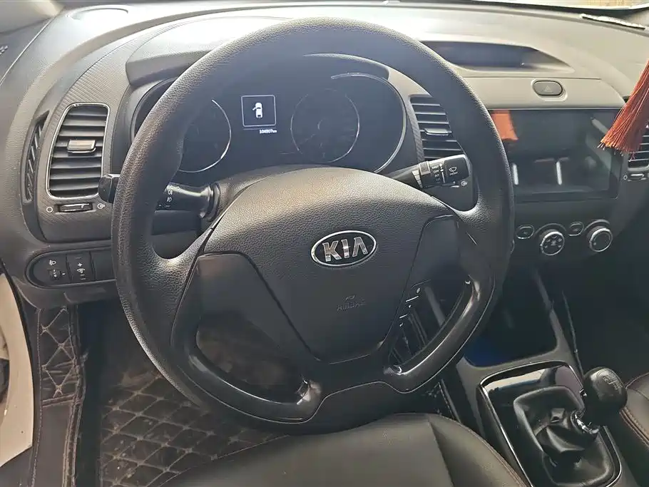 Kia K3 2016 — фото 15