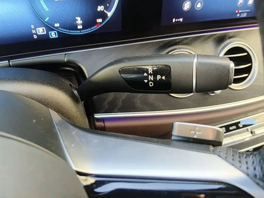 Mercedes-Benz E-Class 2022 — фото 14