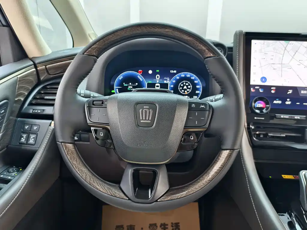 Toyota Vellfire 2023 — фото 16