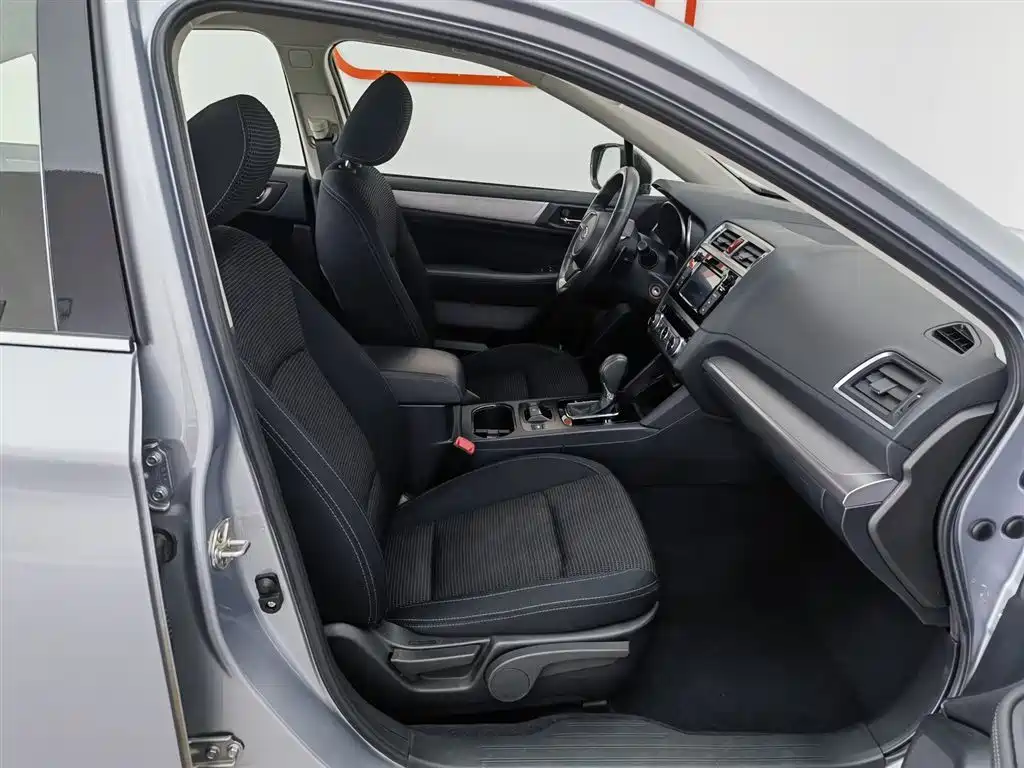 Subaru Legacy 2020 — фото 23