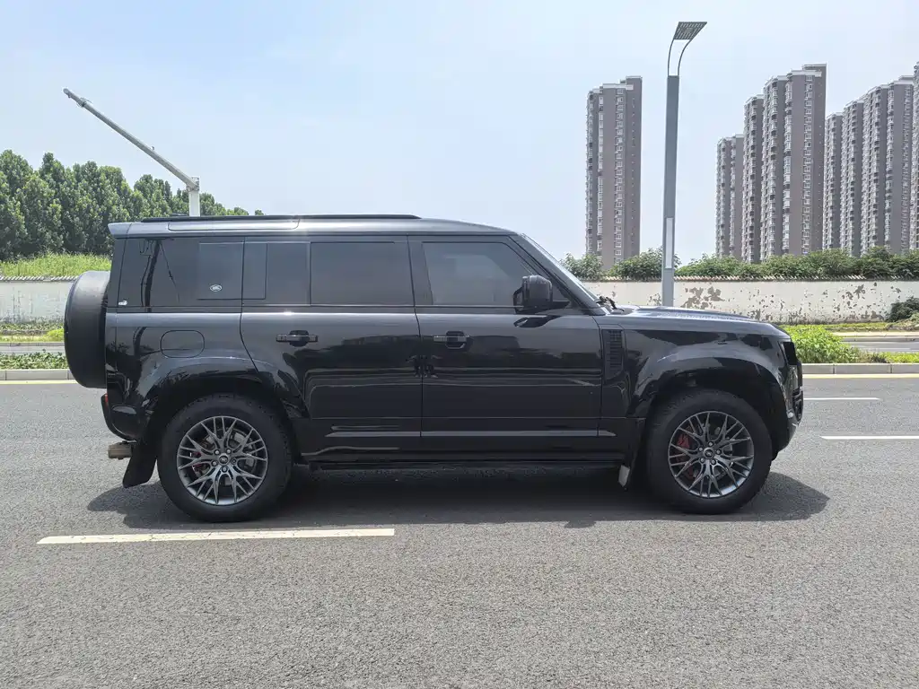 Land Rover Defender 2022 — фото 13