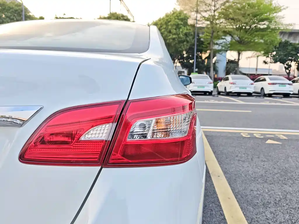 Nissan Sylphy 2023 — фото 23