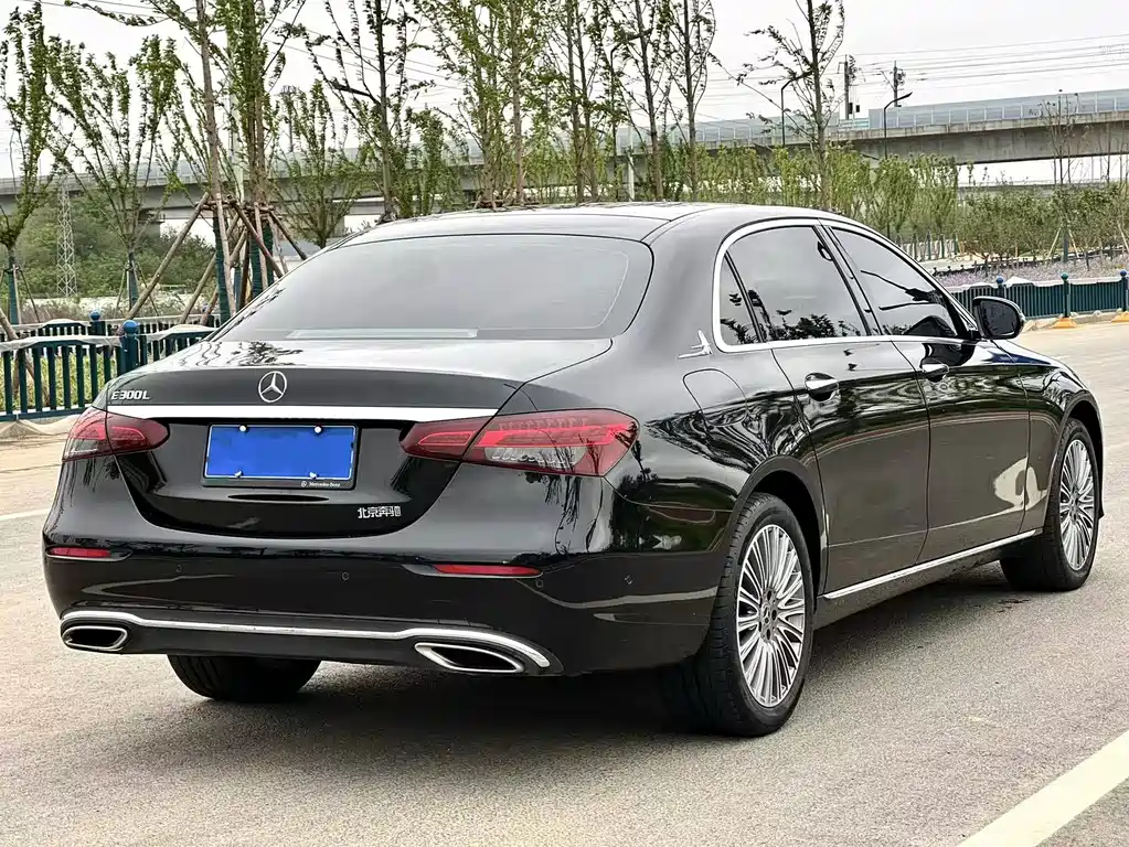 Mercedes-Benz E-Class 2023 — фото 6