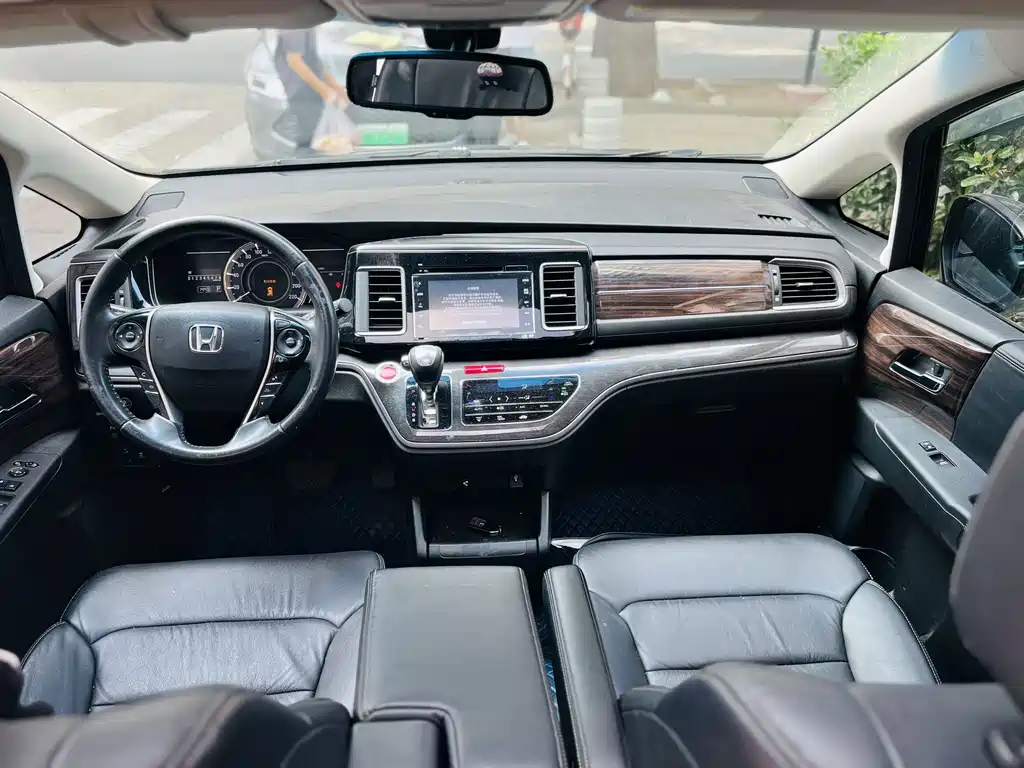 Honda Elysion 2018 — фото 12