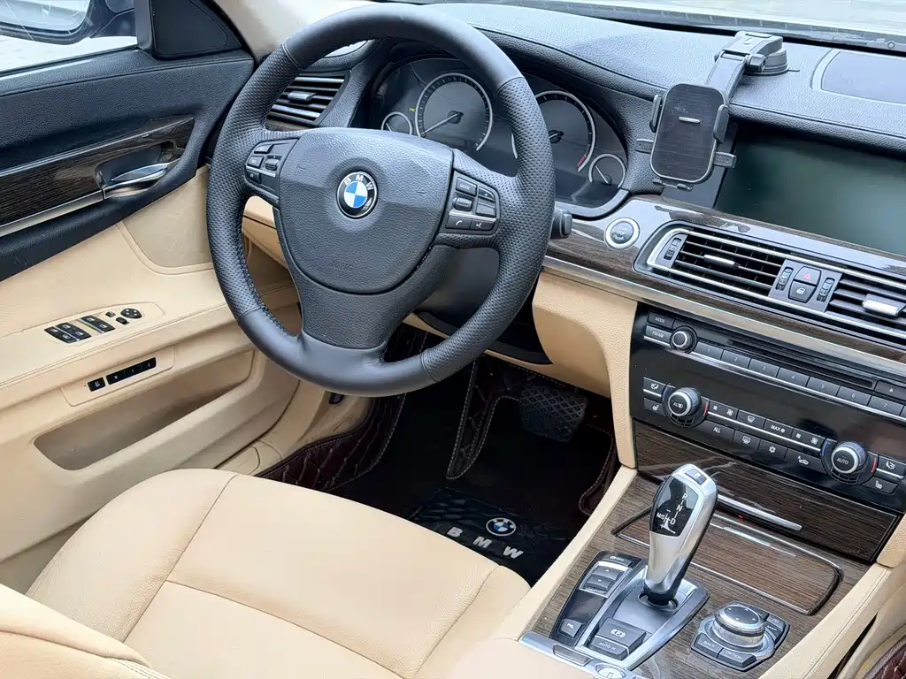 BMW 7 Series 2012 — фото 8