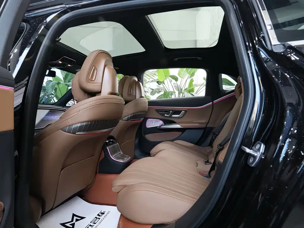 Mercedes-Benz E-Class 2025 — фото 15