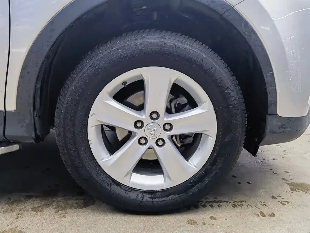 Toyota RAV4 2014 — фото 14