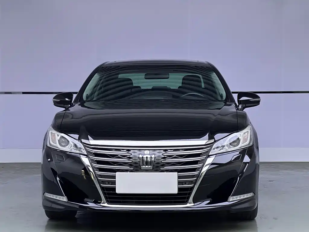 Toyota Crown 2017 — фото 2