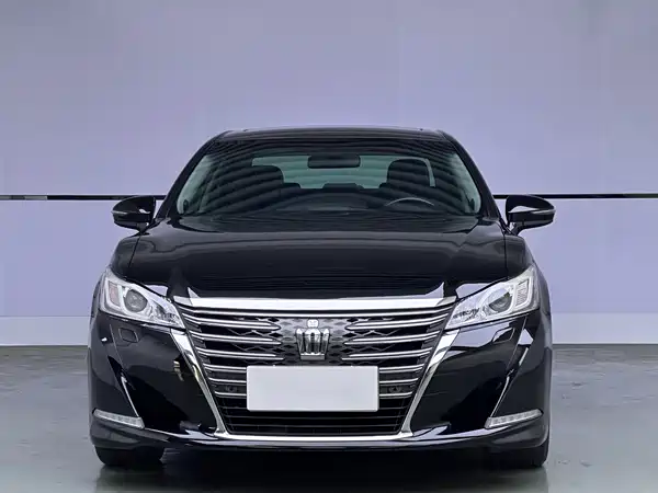 Toyota Crown 2015