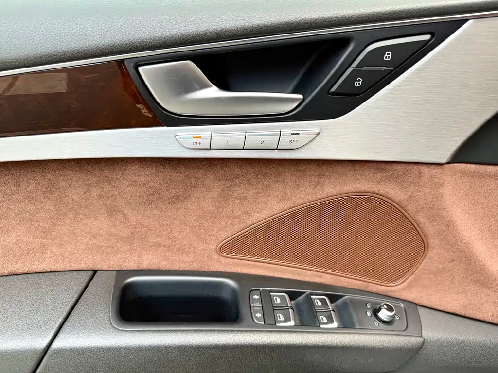 Audi A8 2014 — фото 16