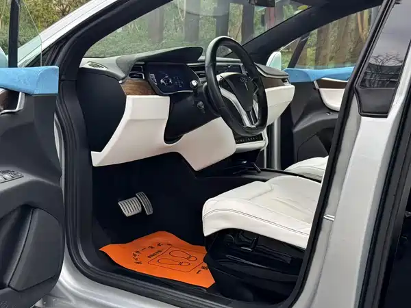 Tesla Model X 2016