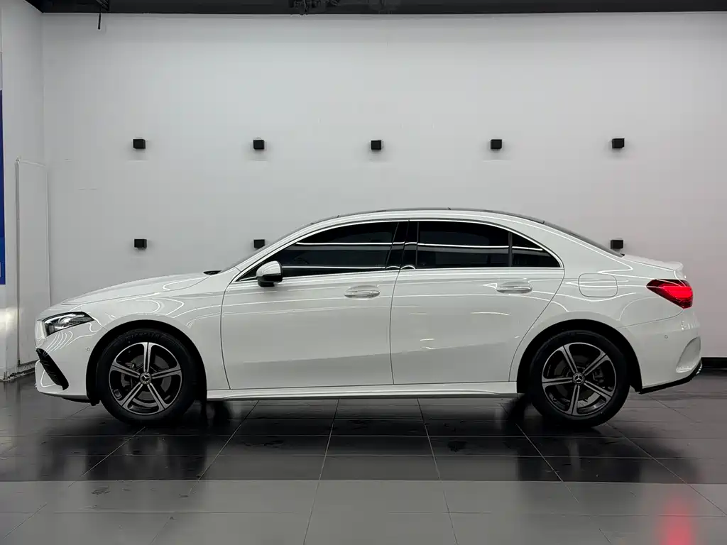 Mercedes-Benz A-Class 2023 — фото 3