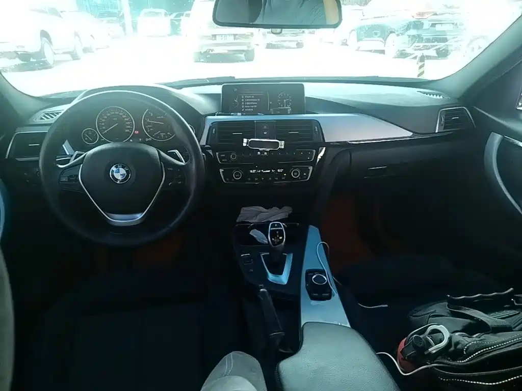 BMW 3 Series 2017 — фото 10