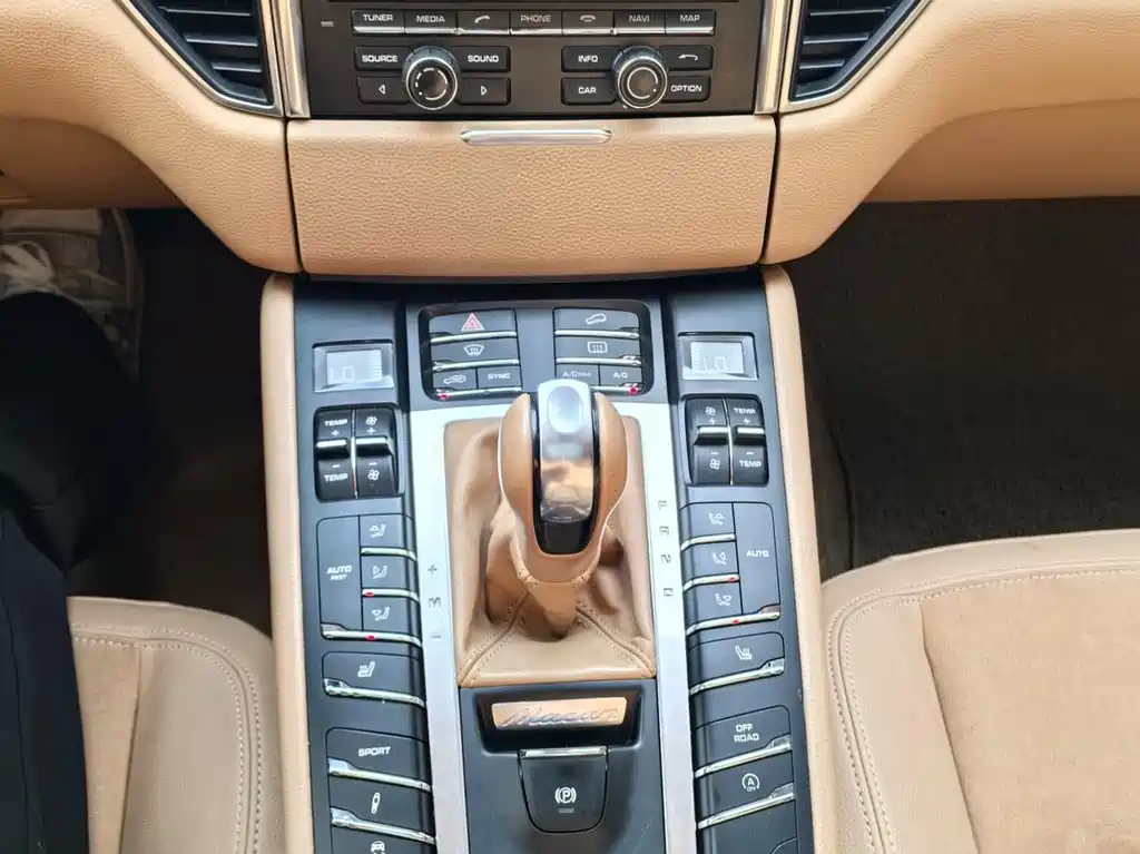 Porsche Macan 2015 — фото 14