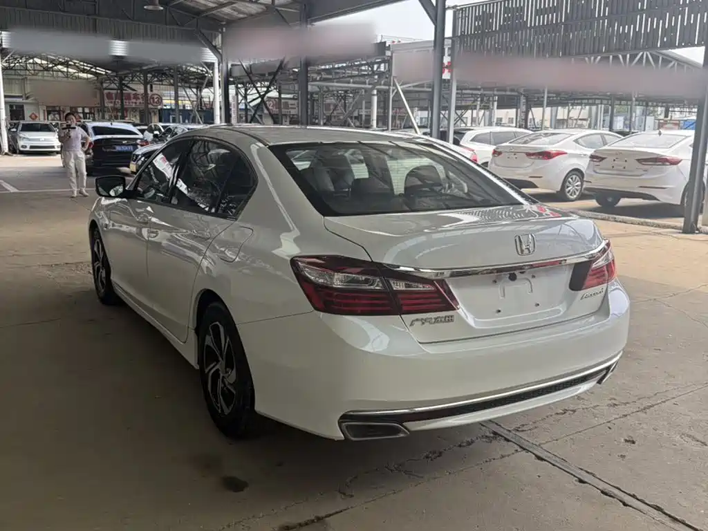 Honda Accord 2017 — фото 13