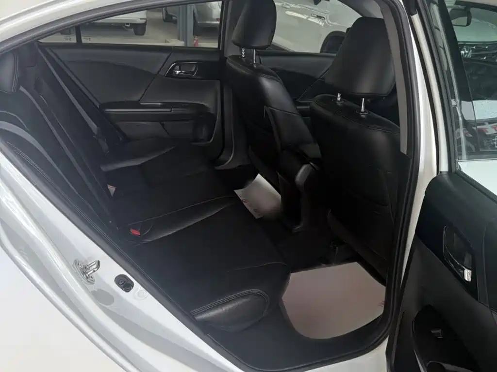 Honda Accord 2017 — фото 18