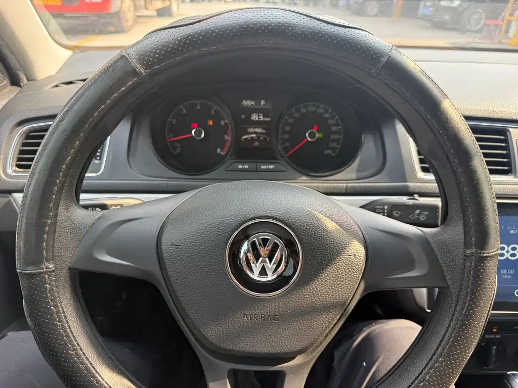 Volkswagen Lavida 2018 — фото 12