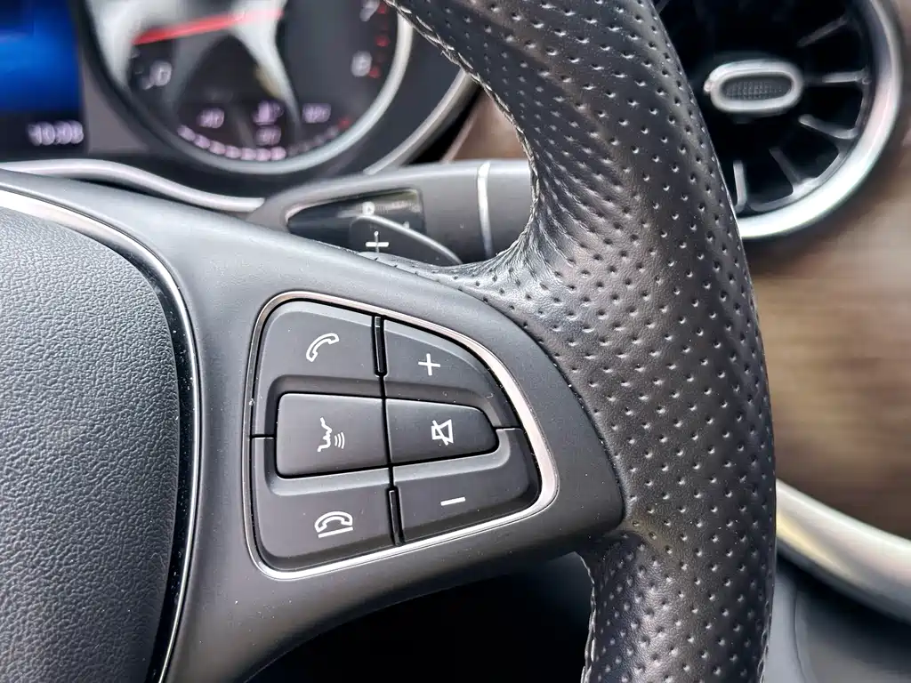 Mercedes-Benz V-Class 2022 — фото 25