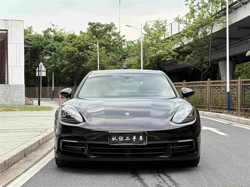 Porsche Panamera 2019 — фото 1