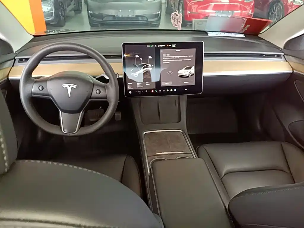 Tesla Model 3 2023 — фото 10