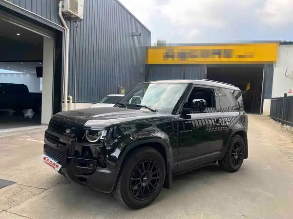 Land Rover Defender 2024