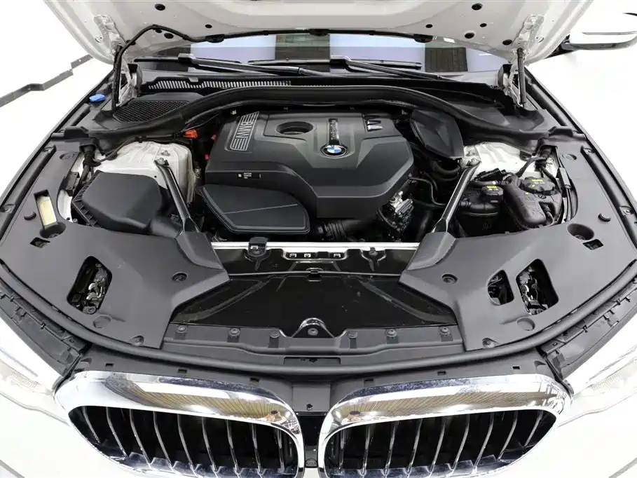 BMW 5 Series 2018 — фото 24